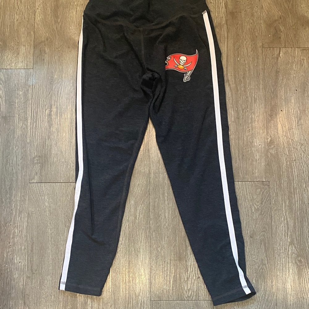 Women’s Buccaneers Leggings with White Stripes